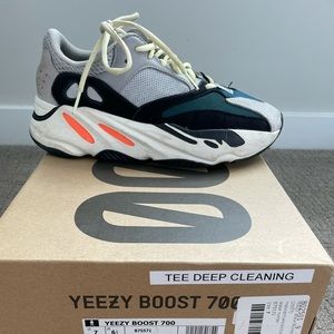 Yeezy wave runner 700